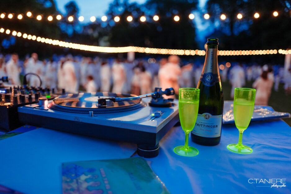 Bar à vinyles au pique-nique blanc de chantilly dans l'Oise