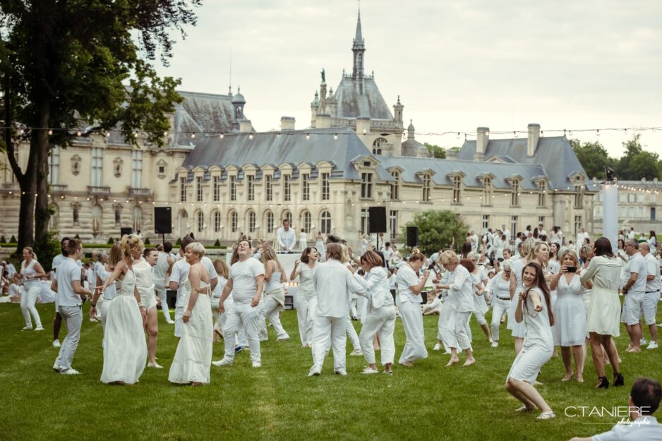 Bar à vinyles devant le château de chantilly Oise
